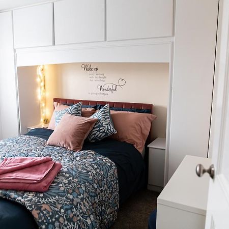 Inviting 3-Bed House In Manchester Extérieur photo