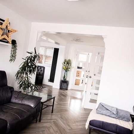 Inviting 3-Bed House In Manchester Extérieur photo